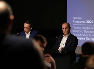 Քոչարյանը պատասխանում է ռուսաստանցի լրագրողների հարցերին