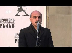 Полицейские выполняют приказ свыше и не разрешают нам разбить здесь палатку