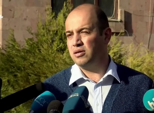 Дают награды, чтобы им хорошо служили: Мелик-Шахназарян