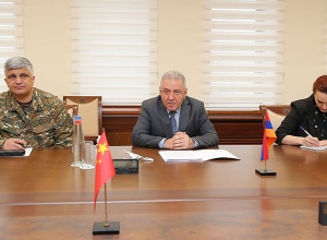 Вагаршак Арутюнян принял посла и военного атташе Китая