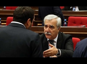 «Հրեշտակ ներքին զորքերի հրամանատարը մեծ-մեծ խոսում էր բանակի կողքին լինելու և իր հրեշտակ լինելուց»