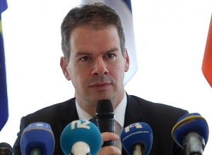 Желаю армянам… посол Франции