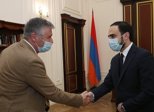 Вице-премьер принял директора армянского офиса Азиатского банка развития