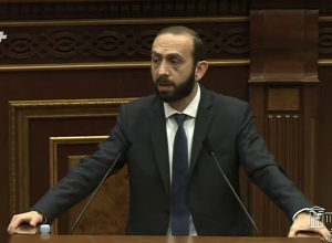 Предлагаю пойти на встречу оппозиции и сейчас отменить военное положение: Арарат Мирзоян