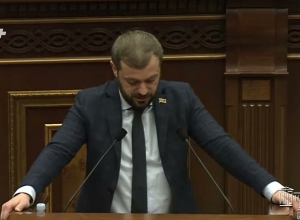 Вы вновь останетесь одни, как остались одни на улицах и площадях: Папоян