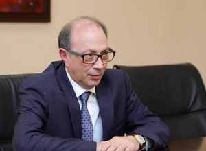 Нужно сконцентрироваться на негативной роли Турции: Ара Айвазян изданию Le Monde