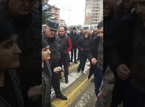 Акция в Степанакерте с требованием решения проблем переселённых