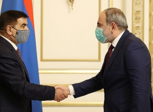 Премьер-министр Пашинян принял делегацию во главе с министром обороны Ирака