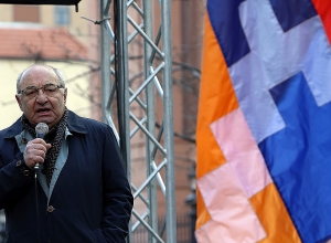 Ուժին պետք է հակադրել ուժ, պիտի աշխատենք ամեն օր․ Վազգեն Մանուկյան