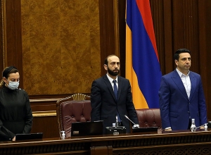 ԱԺ-ն մեկ րոպե լռությամբ սկսեց արտահերթ նիստը՝ ի հիշատակ Կոմանդոսի
