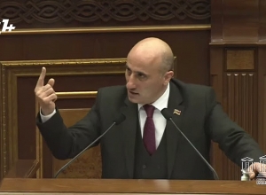 Ինչո՞ւ երկու տարի շարունակ մենք ԸՕ-ն չփոխեցինք,փոխում ենք վերջին մեկ օրում․Հովսեփյանը՝ Հովակիմյանին