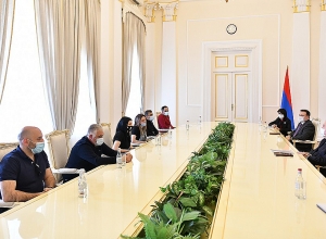 Ваши дети дороги для всех нас: Армен Саркисян принял группу представителей инициативы «Родитель солдата»