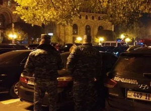Շիրակի մարզի գերեւարվածների հարազատները գիշերելու են կառավարության շենքի մոտ․ Առավոտ