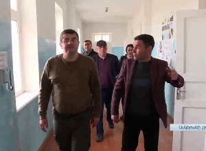 Արայիկ Հարությունյանն ու Վ․ Բալասանյանն՝ չբնակեցված ավերակ գյուղում․ ցանկանում են վերակենդանացնել