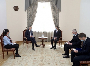 Мгер Григорян принял новоназначенного посла Казахстана