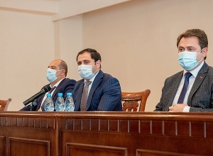 Сурен Папикян представил аппарату областной администрации новоназначенного губернатора Тавуша