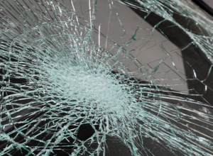 Մեքենան բախվել է ծառին. 1 զոհ, 3 վիրավոր