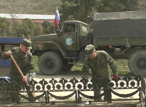 Миротворцы восстанавливают в Арцахе памятники погибшим в Великой Отечественной войне
