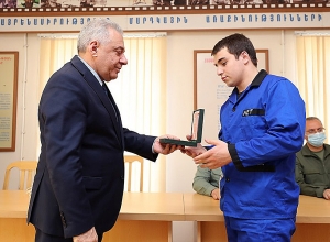 Վաղարշակ Հարությունյանն այցելել է ՀՀ ՊՆ կենտրոնական կլինիկական զինվորական հոսպիտալ