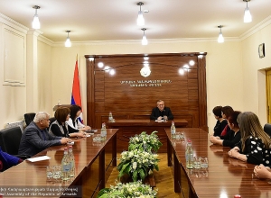 Արցախի խորհրդարանի նախագահն ընդունել է «Կին փախստականների միավորում» հասարակական կազմակերպության ներկայացուցիչներին