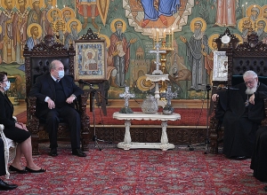 Мои молитвы с родителями погибших: Армена Саркисяна принял Илия II