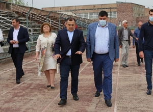 Արտաշատի քաղաքային մարզադաշտում կտեղադրվի աթլետիկայի ժամանակակից վազքուղի. ԿԳՄՍ նախարարություն