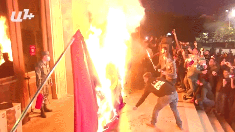 Молодежь АРФД сожгла флаги Турции и Азербайджана