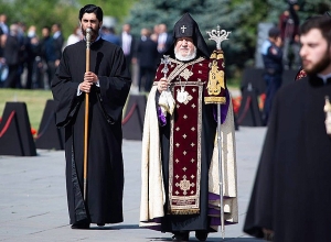 Католикос возвёл молитву за упокой душ жертв Геноцида армян 1915г.