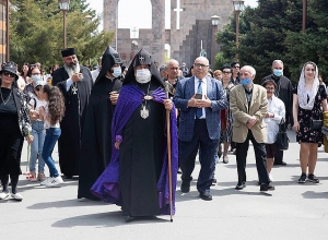 Հայոց Ցեղասպանության սուրբ նահատակների ոգեկոչման արարողությունները Մայր Աթոռ Սուրբ Էջմիածնում