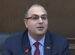 Նիկոլ Փաշինյանի՝ որպես վարչապետի պաշտոնակատար գործունեությունը շարունակելը համապատասխանում է Սահմանադրության տառին եւ ոգուն․ պատգամավոր