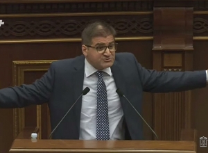 Не называйте этих преступников оппозицией, это – грех: Арман Бабаджанян