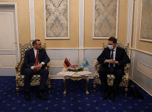 Встретились секретарь СБ РА Армен Григорян и секретарь СБ Казахстана Асет Исекешев