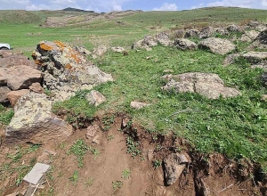 Հայտնաբերվել է հողի շերտով պատված, տեղ-տեղ քայքայված տղամարդու դիակ․ հարուցվել է քրեական գործ