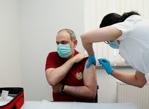 Nikol Pashinyan, Anna Hakobyan vaccinated against coronavirus