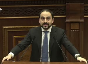 Нашим однопартийцам угрожают увольнением в случае политической активности