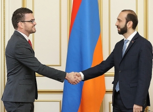 Մեր բոլոր միջազգային գործընկերները  պետք է անհապաղ միջամտեն գերիների վերադարձի հարցին. ՀՀ ԱԺ նախագահը՝ ՄԹ դեսպանին