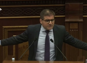 Почему бывшие вам не поклоняются? Вы для них – подарок: Бабаджанян - властям