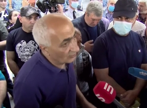 Նաիրիտի աշխատակիցները դուրս եկան վարչապետի օգնականի հետ հանդիպումից