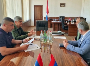 Վիտալի Բալասանյանը հանդիպել է ԿԽՄԿ Լեռնային Ղարաբաղի առաքելության ղեկավարի հետ