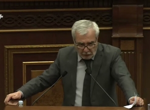 Госпожа Зограбян, почему вы лжёте, где вы видели 50 единиц вражеской техники? Андраник Кочарян