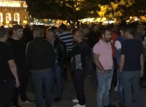 Քաղաքացիները հավաքվել էին կառավարության շենքի մոտ