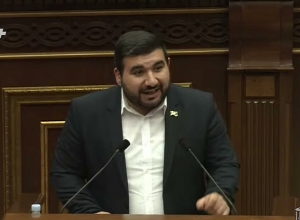 Քոչարյանի  վախն իրեն ուղղվելիք ենթադրաբար անհարմար հարցերից, թույլ չի տալիս լսել ազատ լրատվամիջոցների հարցերը․ Ալեքսանյան