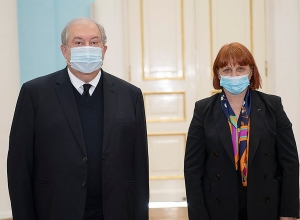 Посол Черногории вручила верительные грамоты президенту Армену Саркисяну