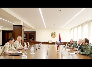 Վ. Հարությունյանն ու Ռուստամ Մուրադովը քննարկել են հայ-ադրբեջանական սահմանին ստեղծված իրադրությունը