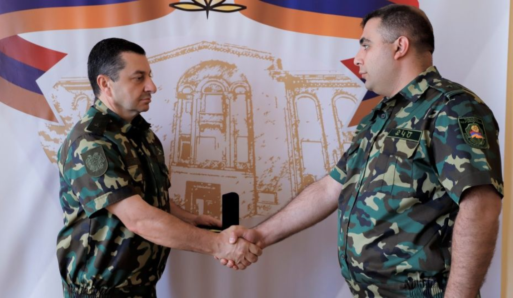 մեդալ-03