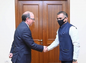 Ара Айвазян встретился с послом Индии в РА Кишаном Даном Девалом