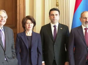 Франция с Арменией, вы можете на нас рассчитывать: Пашинян встретился с Ришаром Ферраном