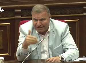 Օգտագործեք ձեր շանսն ու նախարարի հետ հրաժարական տվեք․ թող ձեր համար գինը դա լինի․ Մելքումյան