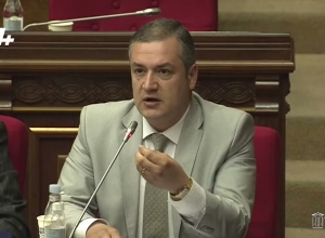 Ո՞վ է պատասխան տալու մասունքների վիճակի համար․ Ուրիխանյանը՝ փոխնախարարին