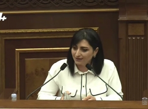 Տիկին Նազարյան, Ձեր լկտի վարքագծի համար պահանջում եմ  ներողություն խնդրեք․ Թագուհի Թովմասյան